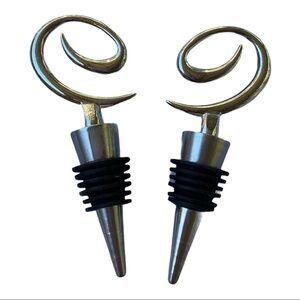 Stainless Steel Bottle Stoppers (2)Swirl Design, Air Tight Seal. Wine Liquor